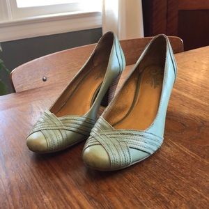 Seychelles. Size 7.5. Nice green shoes.